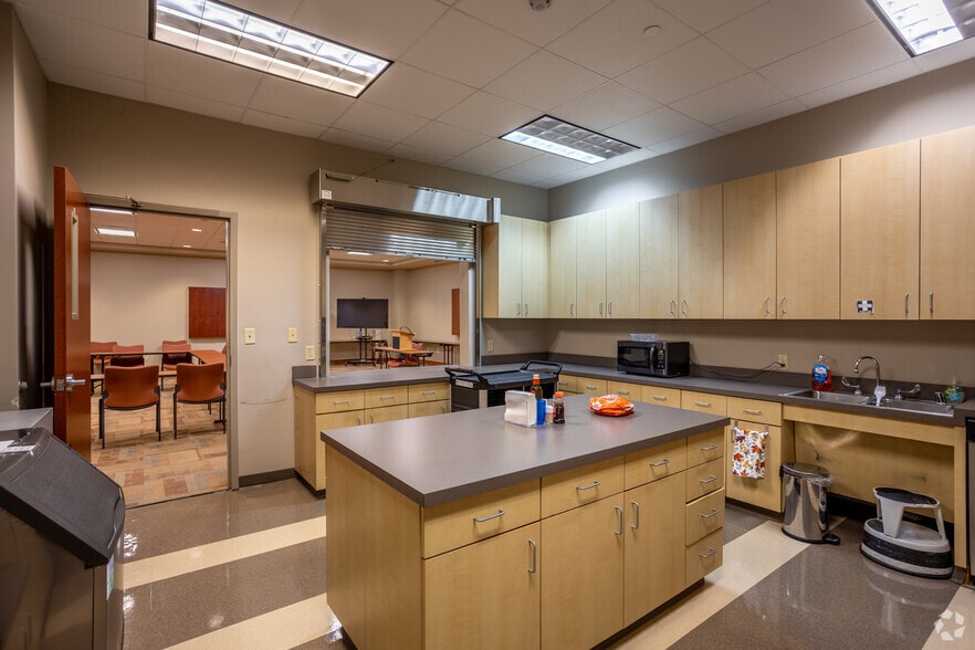 More Photos Of 500 Maplelawn Dr, Plano Office For Sale