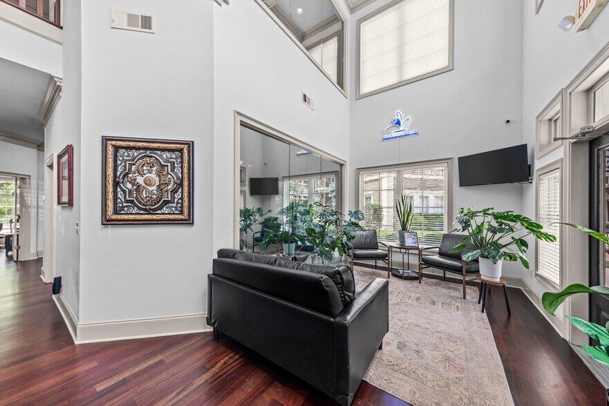 More Photos Of 1041 Parkside St, Greensboro Office For Lease