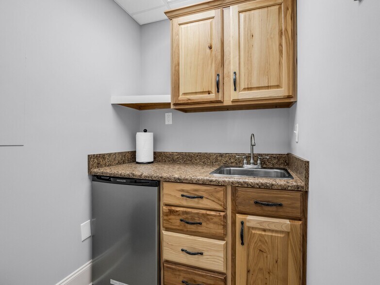 More Photos Of 1612 Asheville Hwy, Hendersonville Office For Sale