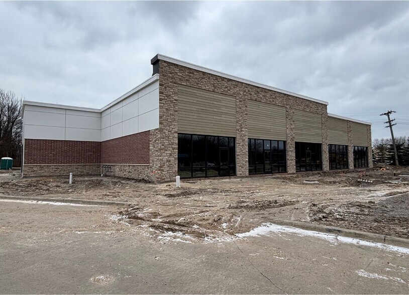 More Photos Of 37030 Green St, New Baltimore Fast Food For Lease