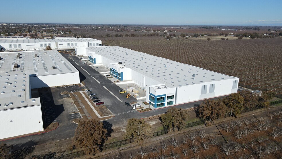 More Photos Of 2228 S Sinclair Ave, Stockton Warehouse For Lease