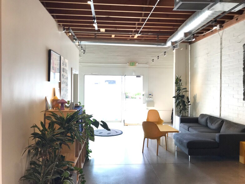 More Photos Of 9014 Lindblade St, Culver City Showroom For Lease