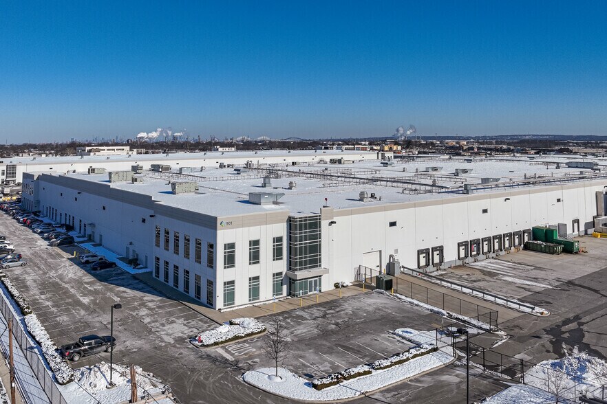 More Photos Of 901 W Linden Ave, Linden Distribution For Lease