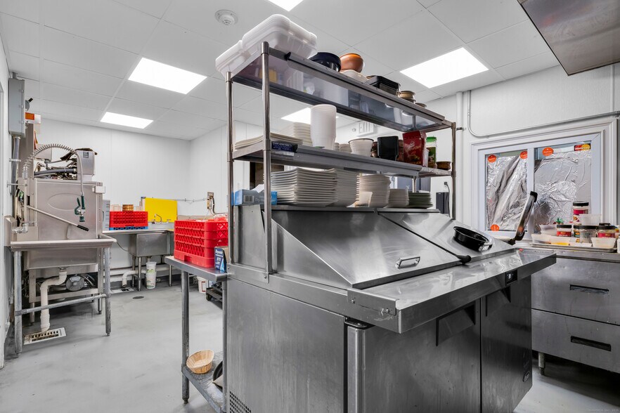 More Photos Of 93 Elm St, Old Saybrook Restaurant For Sale