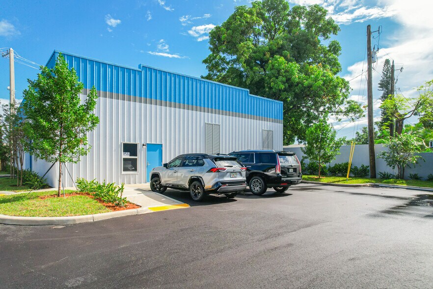 More Photos Of 621 NE 1st Ave, Pompano Beach Warehouse For Sale