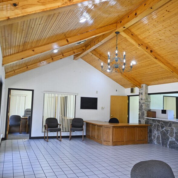 More Photos Of 117 Gordon Rd, Mingus Bank For Lease