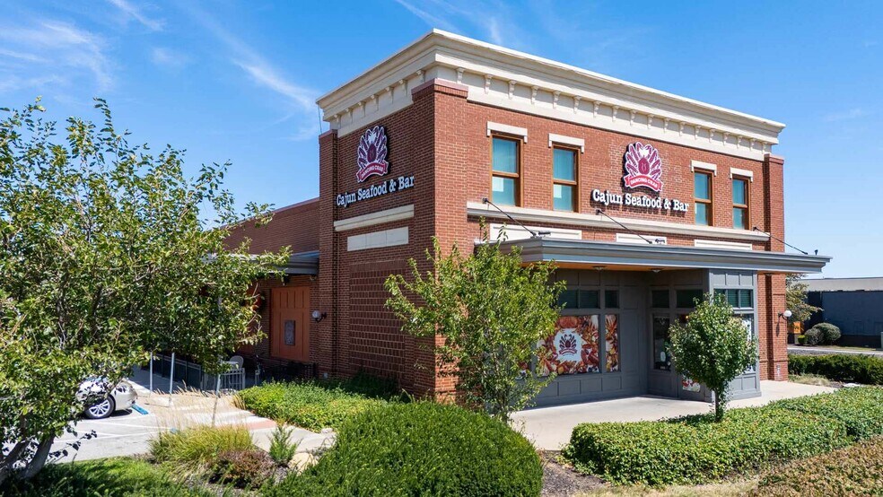 Primary Photo Of 1713 Village West Pky, Kansas City Restaurant For Sale