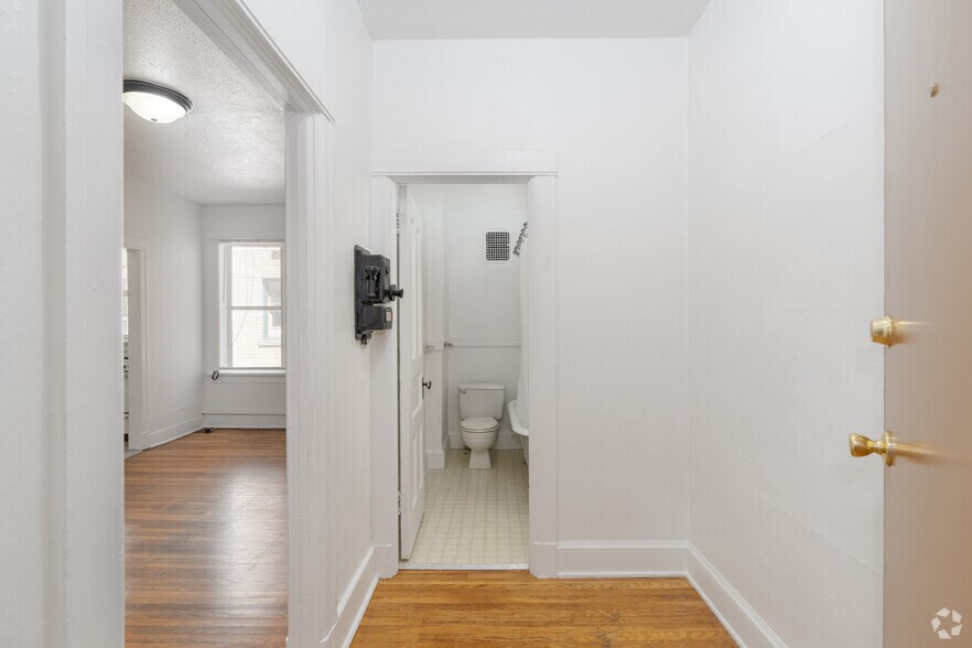 More Photos Of 10 NW 20th Ave, Portland Apartments For Lease