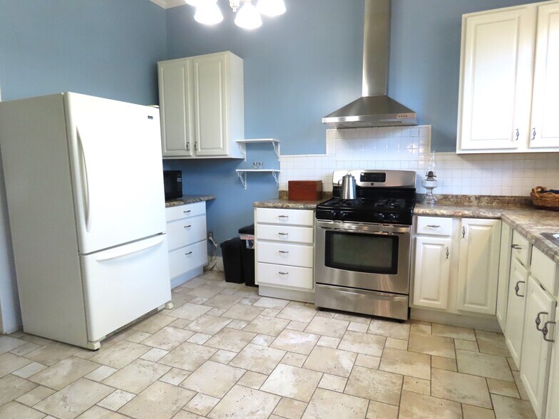 More Photos Of 1923 S Beckham Ave, Tyler Office Residential For Lease