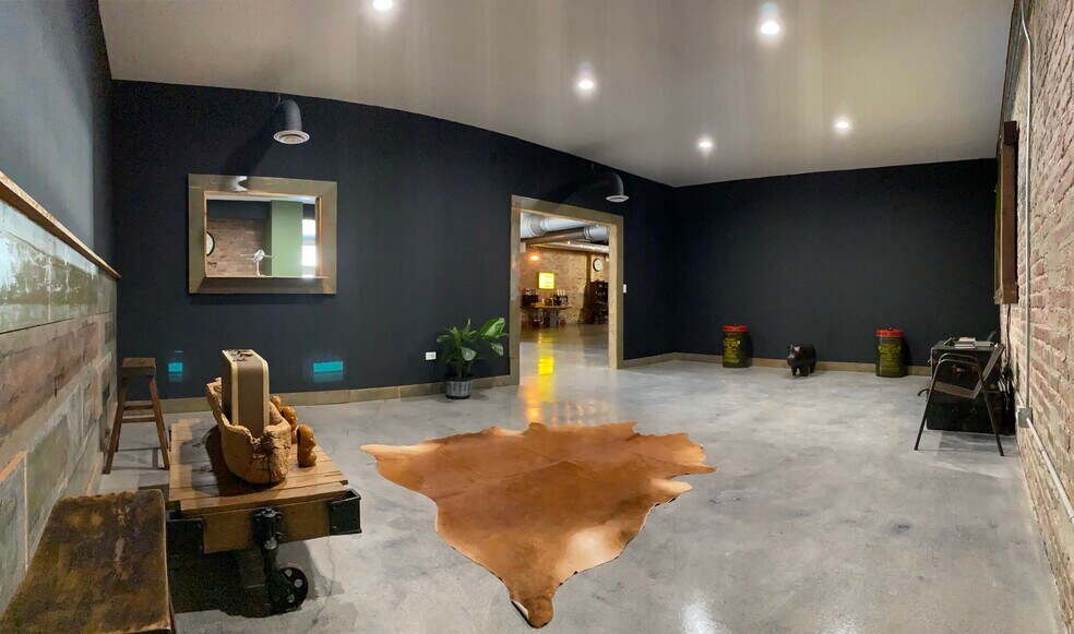 More Photos Of 1727 W 21st St, Chicago Office For Lease
