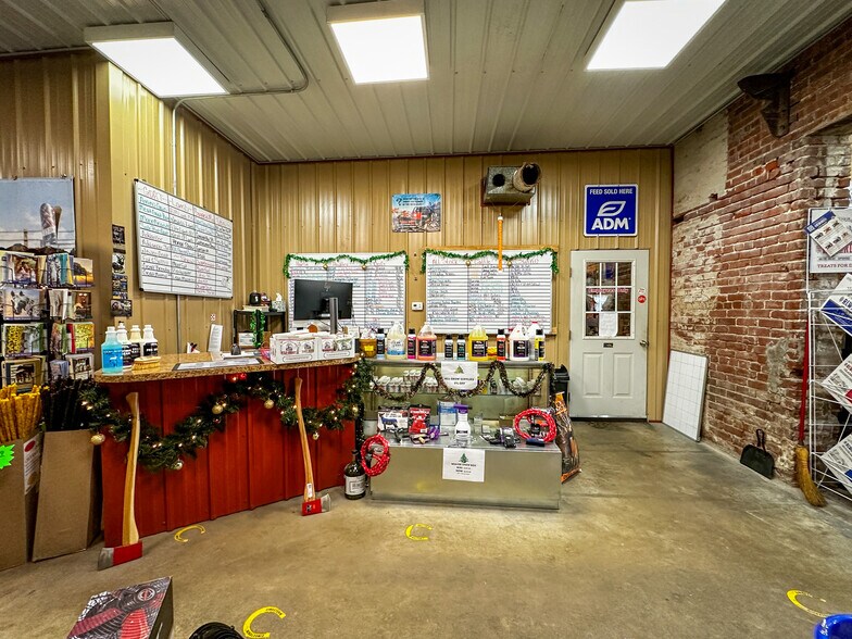 More Photos Of 230 D St NE, Miami Warehouse For Sale