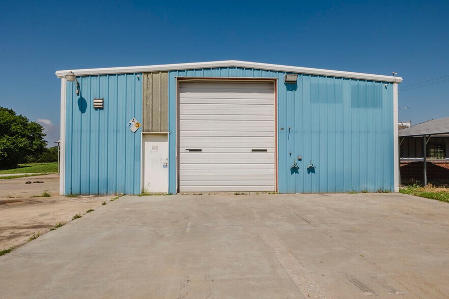 More Photos Of 3315 Central Ave, Winfield Warehouse For Sale