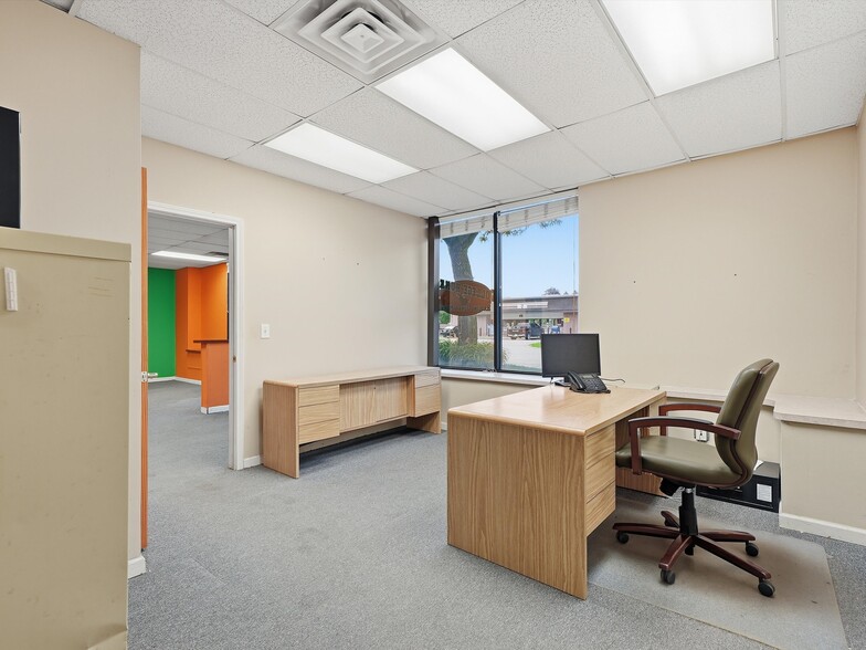 More Photos Of 832 W 11 Mile Rd, Madison Heights Warehouse For Sale