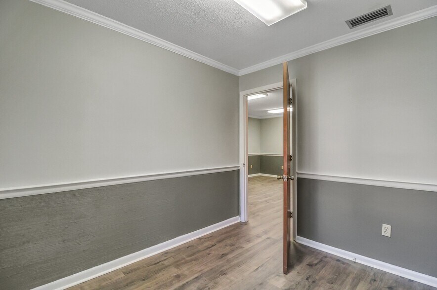 More Photos Of 7370 Hodgson Memorial Dr, Savannah Office For Sale