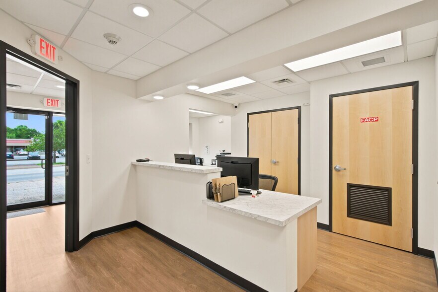 More Photos Of 816 S Mount Olive St, Siloam Springs Medical For Sale