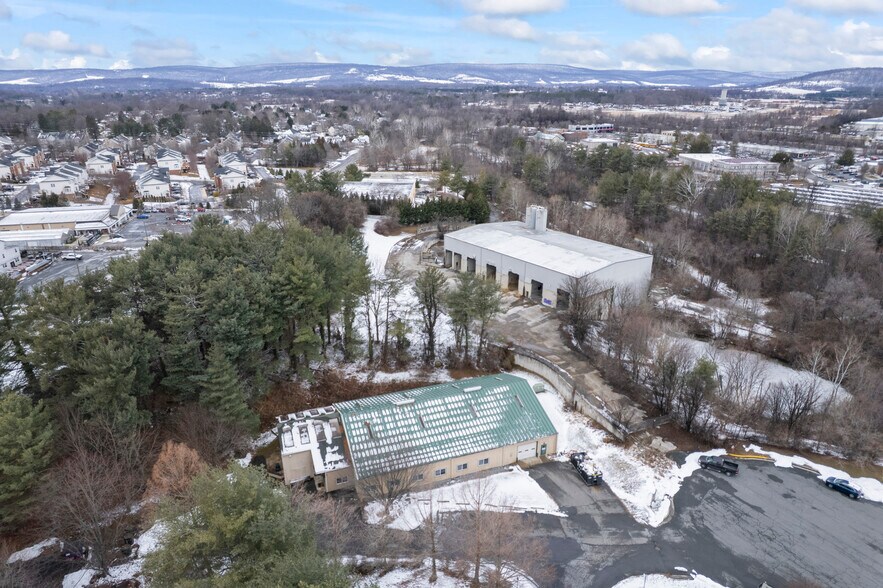 More Photos Of 105 E Cornwell Ln, Purcellville Warehouse For Sale