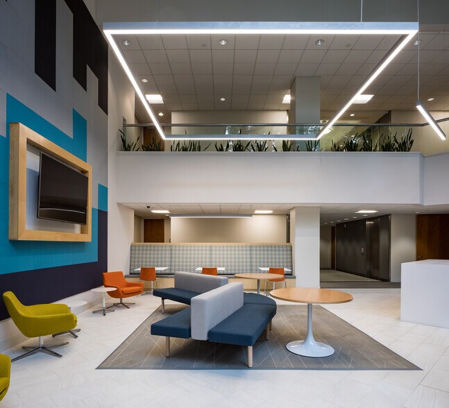 More Photos Of 400 Northridge Rd, Atlanta Office For Lease