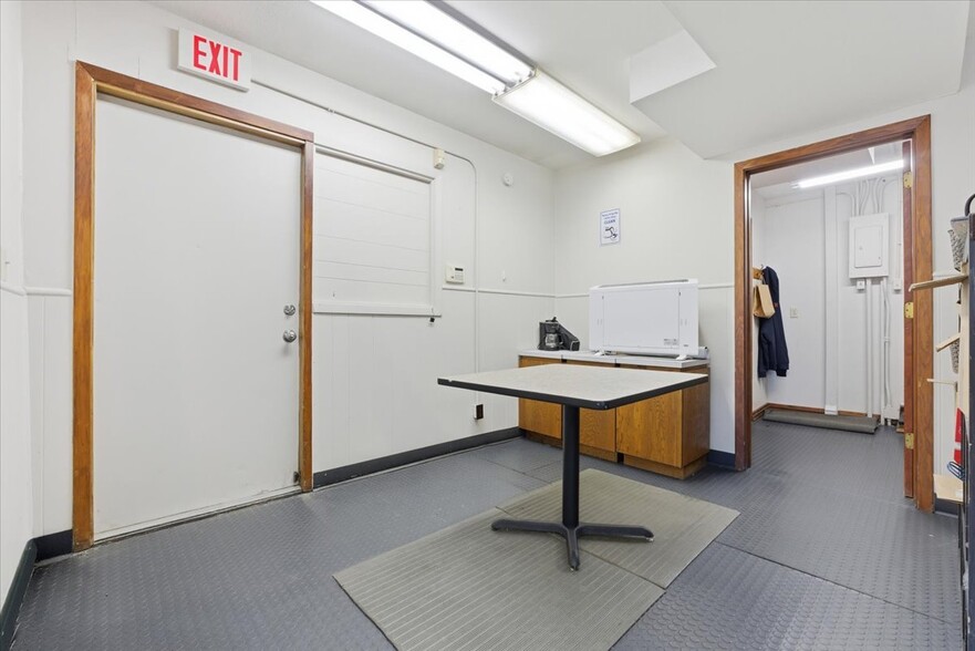 More Photos Of 1824 2nd Ave, Council Bluffs Office For Lease