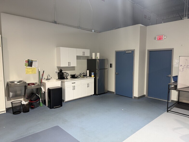 More Photos Of 1785 S Patrick Dr, Indian Harbour Beach Warehouse For Lease