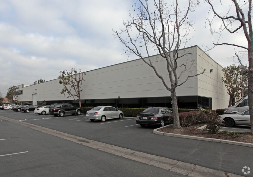 More Photos Of 2901 Daimler St, Santa Ana Warehouse For Lease