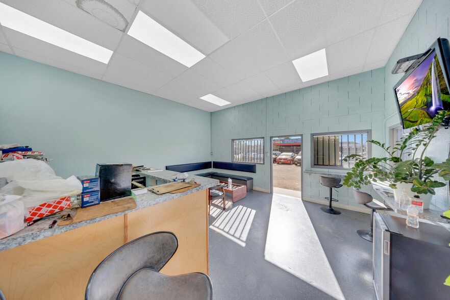 More Photos Of 4401 Beverly Blvd, Los Angeles Auto Repair For Sale