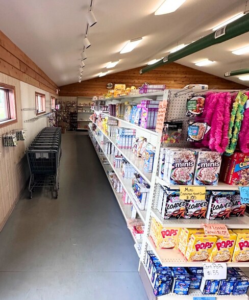 More Photos Of 1605 S Main St, Oshkosh Storefront Retail Office For Sale