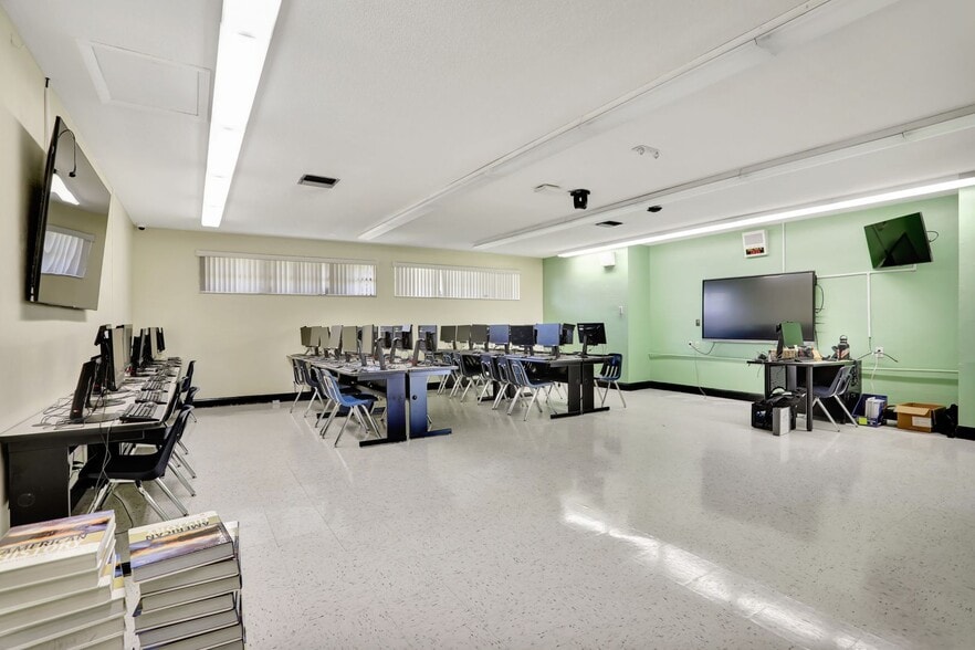 More Photos Of 959 SE 6th Ave, Deerfield Beach Schools For Sale