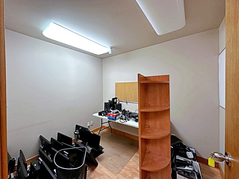 More Photos Of 380 Mackenzie Blvd, Fort McMurray Warehouse For Sale