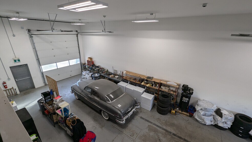 More Photos Of 1075 36 St N, Lethbridge Warehouse For Sale
