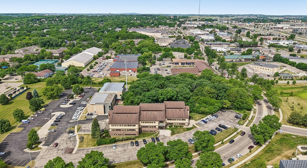 More Photos Of 700 Rayovac Dr, Madison Office For Sale