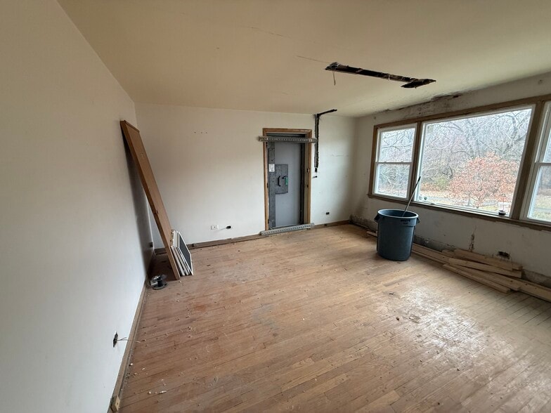 More Photos Of 8735 S Beverly Blvd, Chicago Apartments For Sale