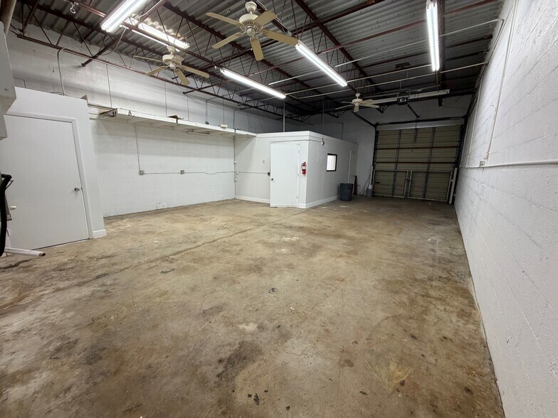 More Photos Of 3885 Investment Ln, Riviera Beach Warehouse For Lease