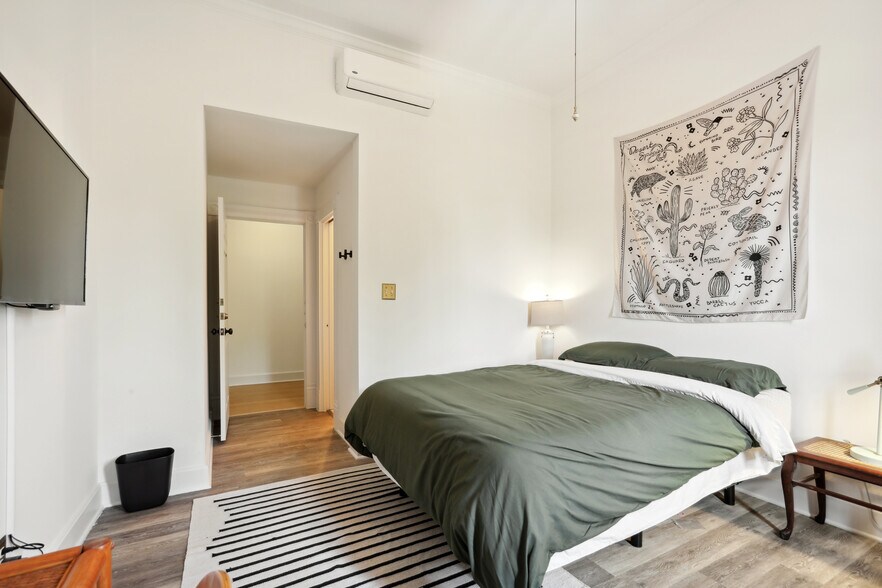 More Photos Of 4 Depot st, Elgin Hotel For Sale