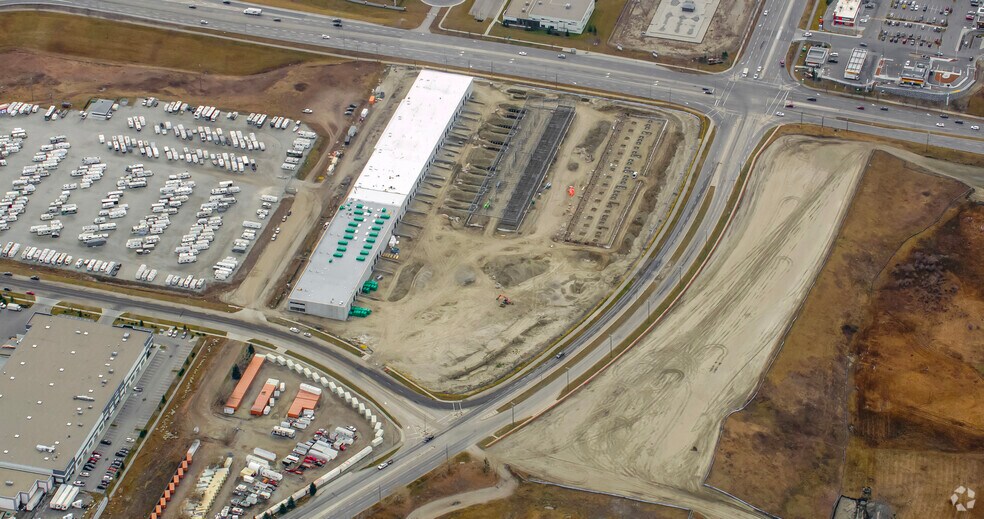 More Photos Of 11390 14 St NE, Calgary Distribution For Lease