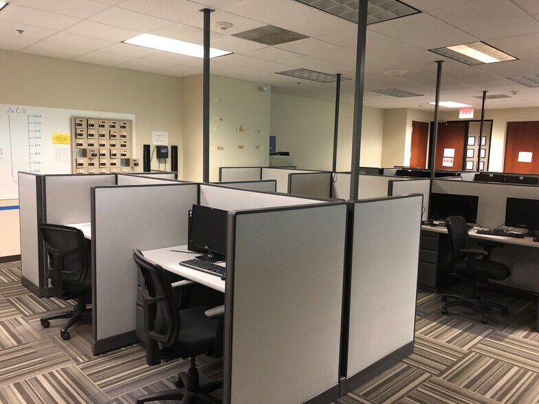 More Photos Of 4200 Cantera Dr, Warrenville Office For Sale