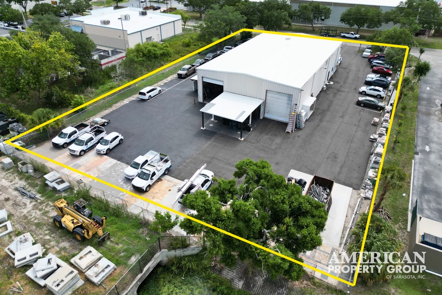 More Photos Of 5946 Clark Center Ave, Sarasota Warehouse For Lease