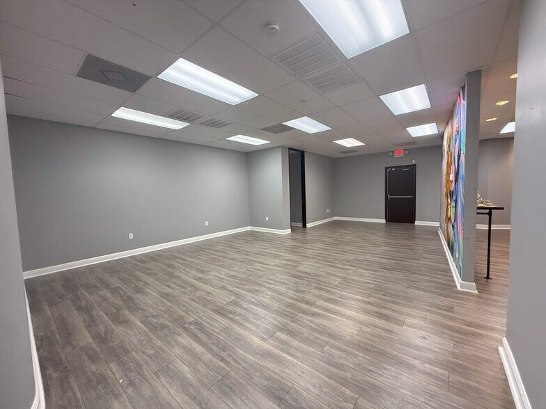 More Photos Of 4802 S Sam Houston Pky, Houston Unknown For Lease