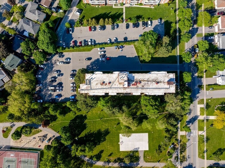 More Photos Of 2395 Homelands Dr, Mississauga Apartments For Sale
