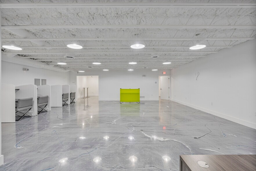 More Photos Of 2075-2129 W 76th St, Hialeah Showroom For Lease