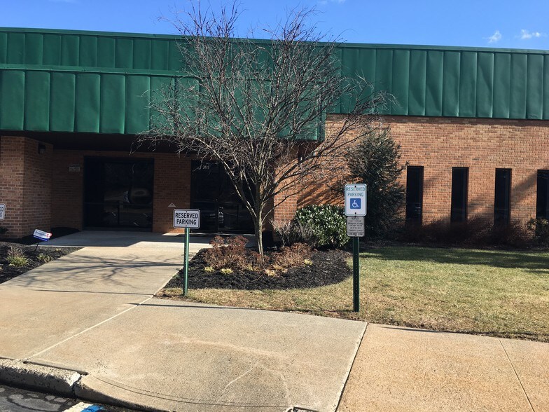 More Photos Of 30 Hook Mountain Rd, Pine Brook Warehouse For Lease