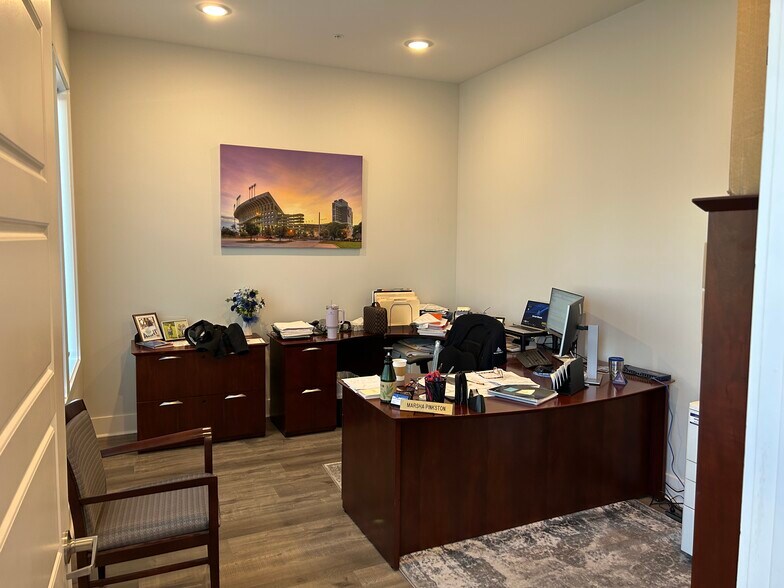 More Photos Of 337 Airport Rd, Auburn Office Residential For Lease