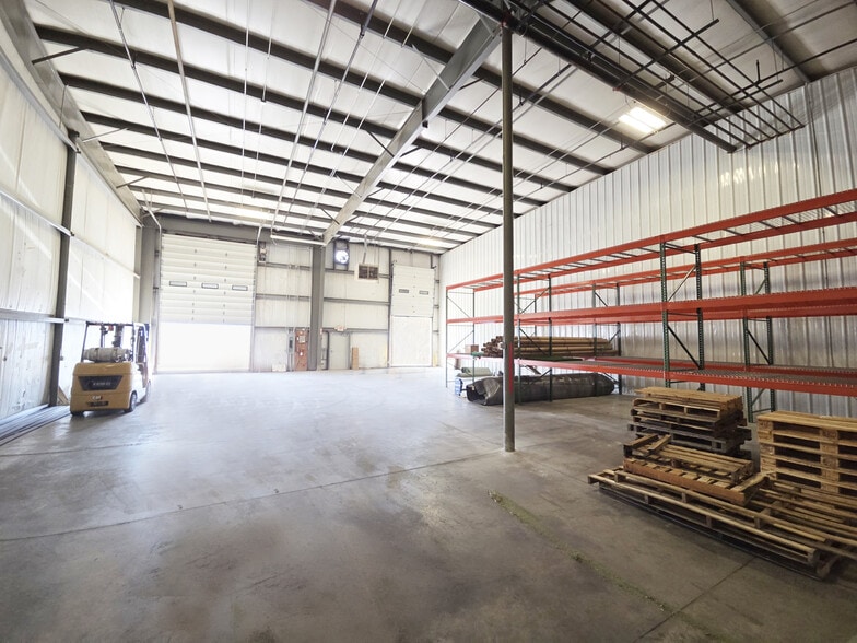More Photos Of 6720-6740 Commerce Court Dr, Blacklick Warehouse For Lease