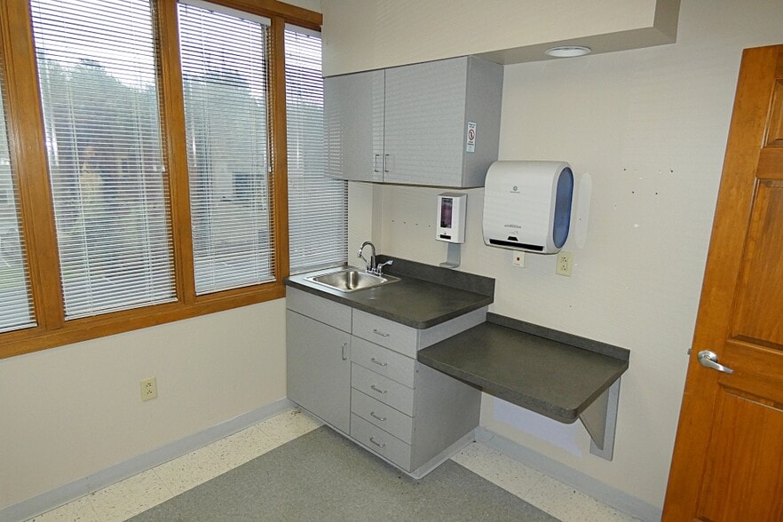More Photos Of 1829 Maple Rd, Williamsville Medical For Lease