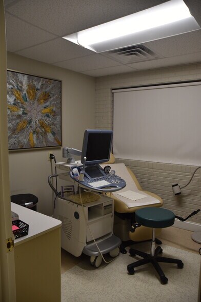 More Photos Of 311 W Wendover Ave, Greensboro Medical For Lease