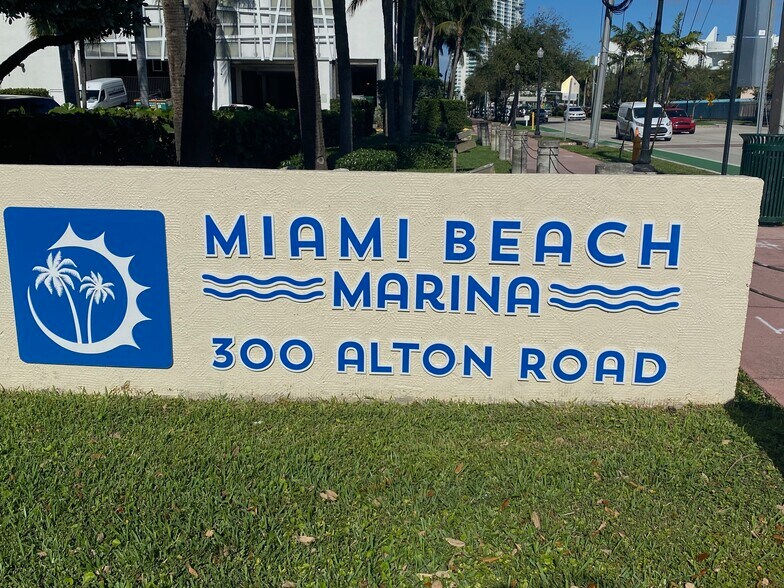 More Photos Of 300 Alton Rd, Miami Beach Office For Lease