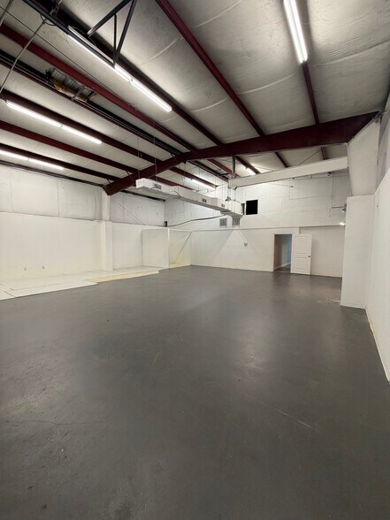 More Photos Of 4429 Spencer Hwy, Pasadena Warehouse For Lease