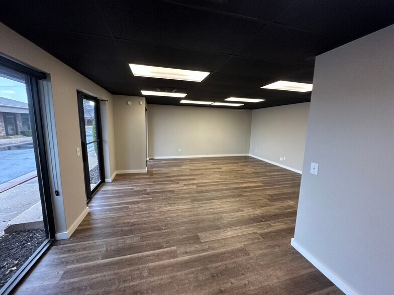 More Photos Of 11914 N Pennsylvania Ave, Oklahoma City Office For Lease