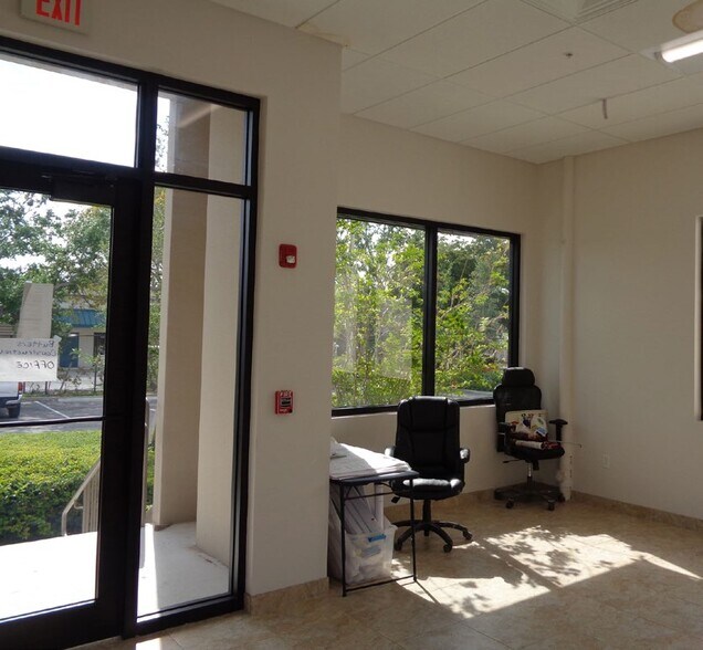 More Photos Of 10400 NW 55th St, Sunrise Manufacturing For Lease