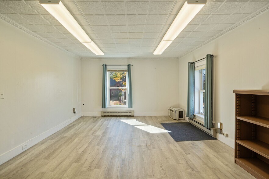 More Photos Of 10 Elm St, Gorham Office For Sale