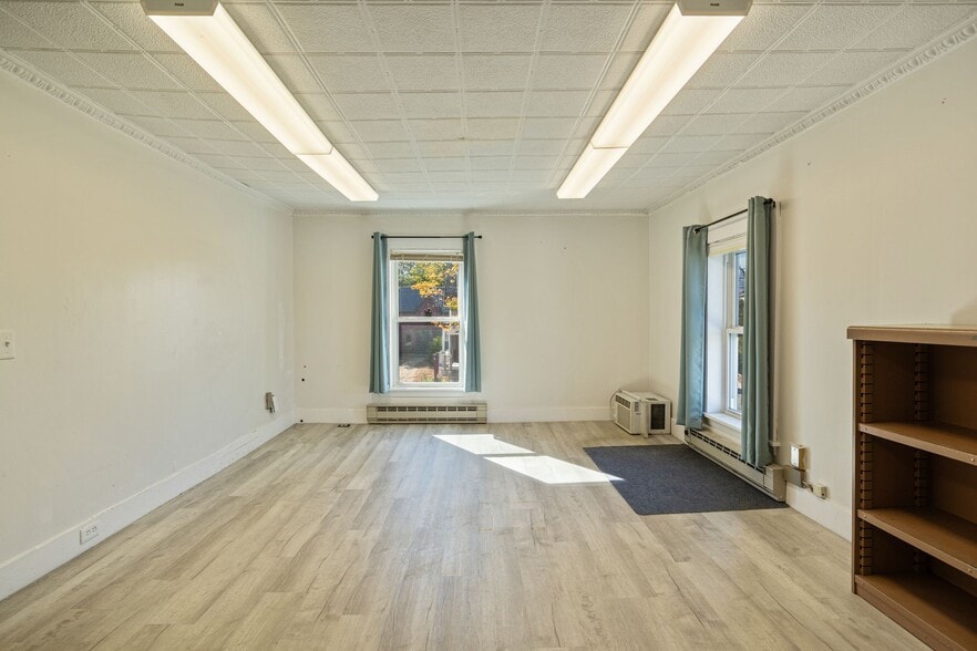 More Photos Of 10 Elm St, Gorham Office For Sale